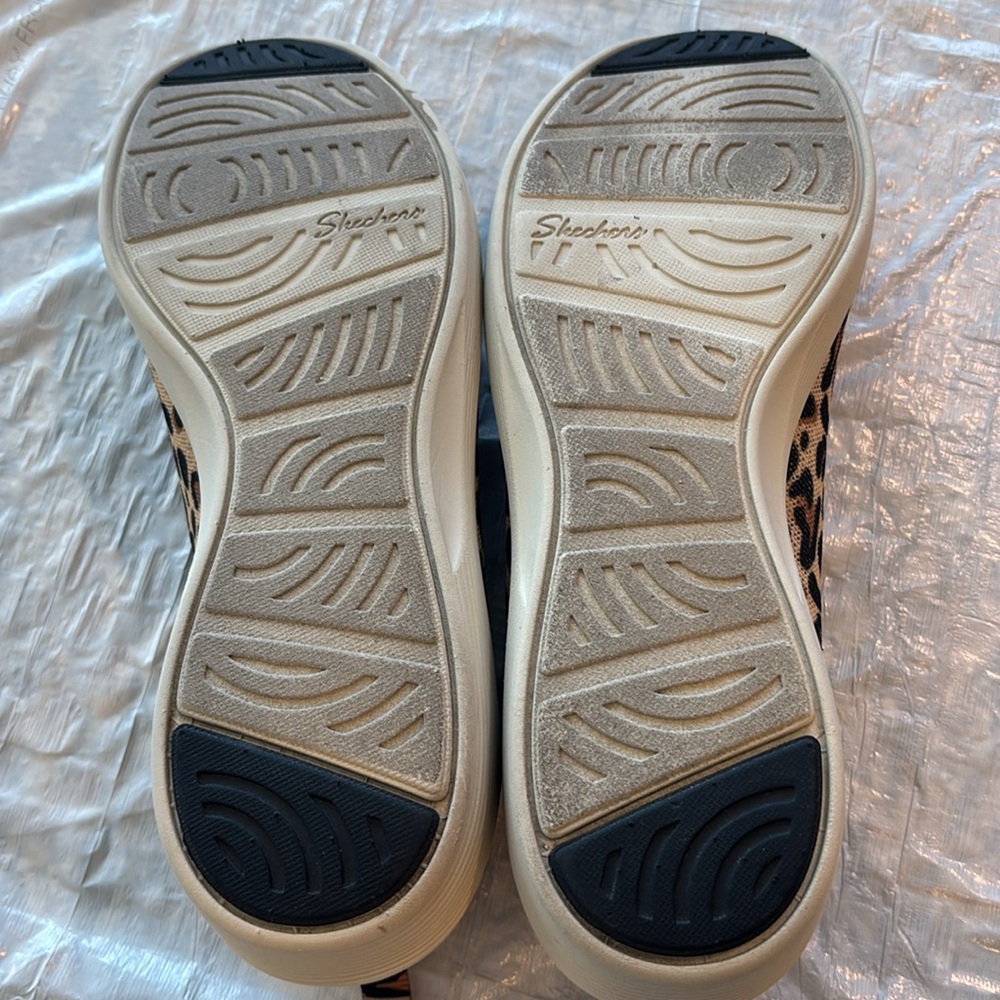 Sketcher air-cooled memory foam leopard slip on shoes size 8 - Picture 5 of 5